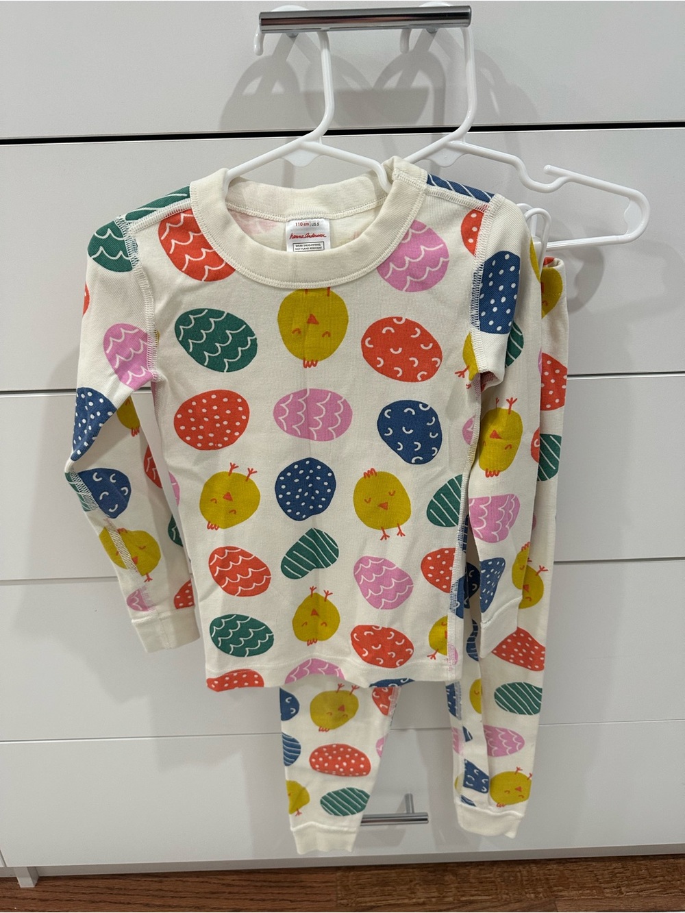 Hanna Andersson Kids Cream Pajama Set with Colorful Chick & Egg Print Size 5